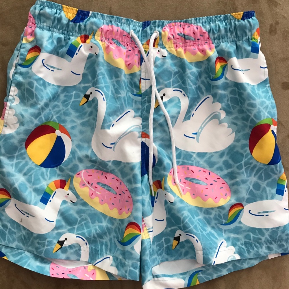 Men’s or women’s board shorts!